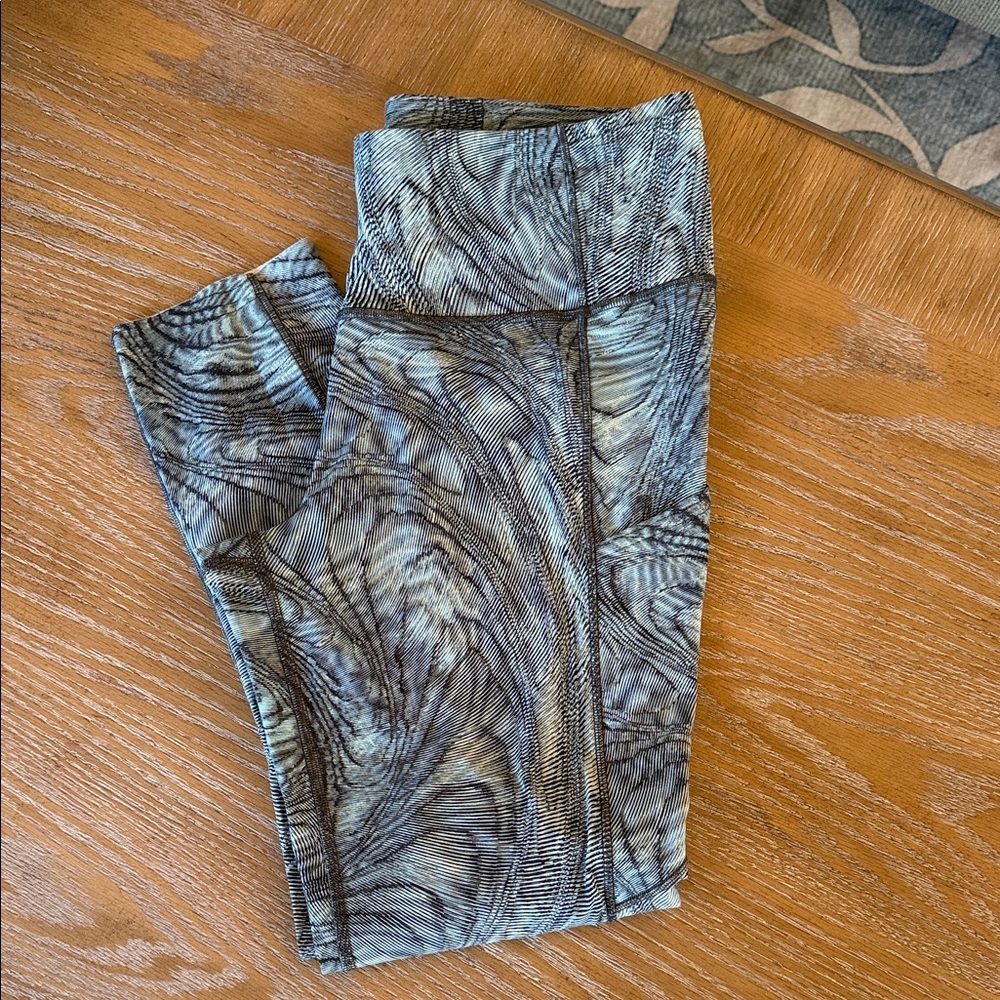 Patterned High-Waist Leggings - Green and Black Lululemon Leggings - Picture 7 of 7